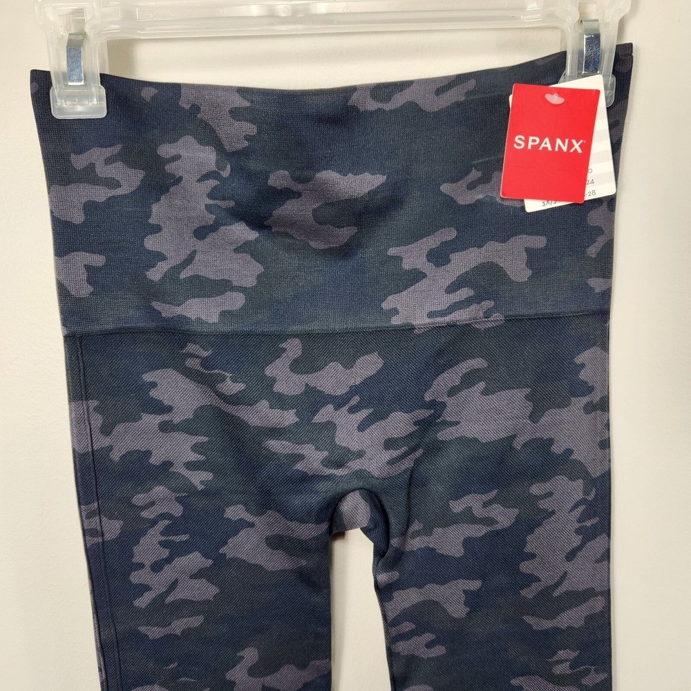 NWT SPANX Look At Me Now Seamless Leggings Gray Blue Camo Size M - Picture 4 of 10